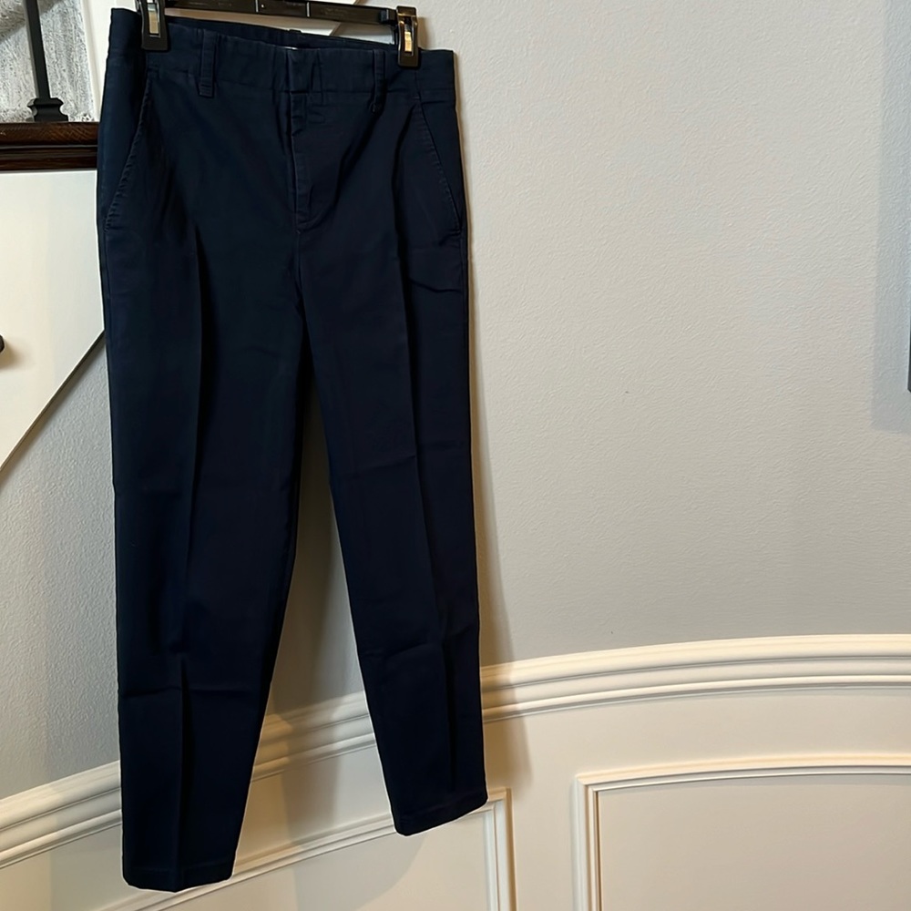 Navy Vince ankle pant in Size 4.